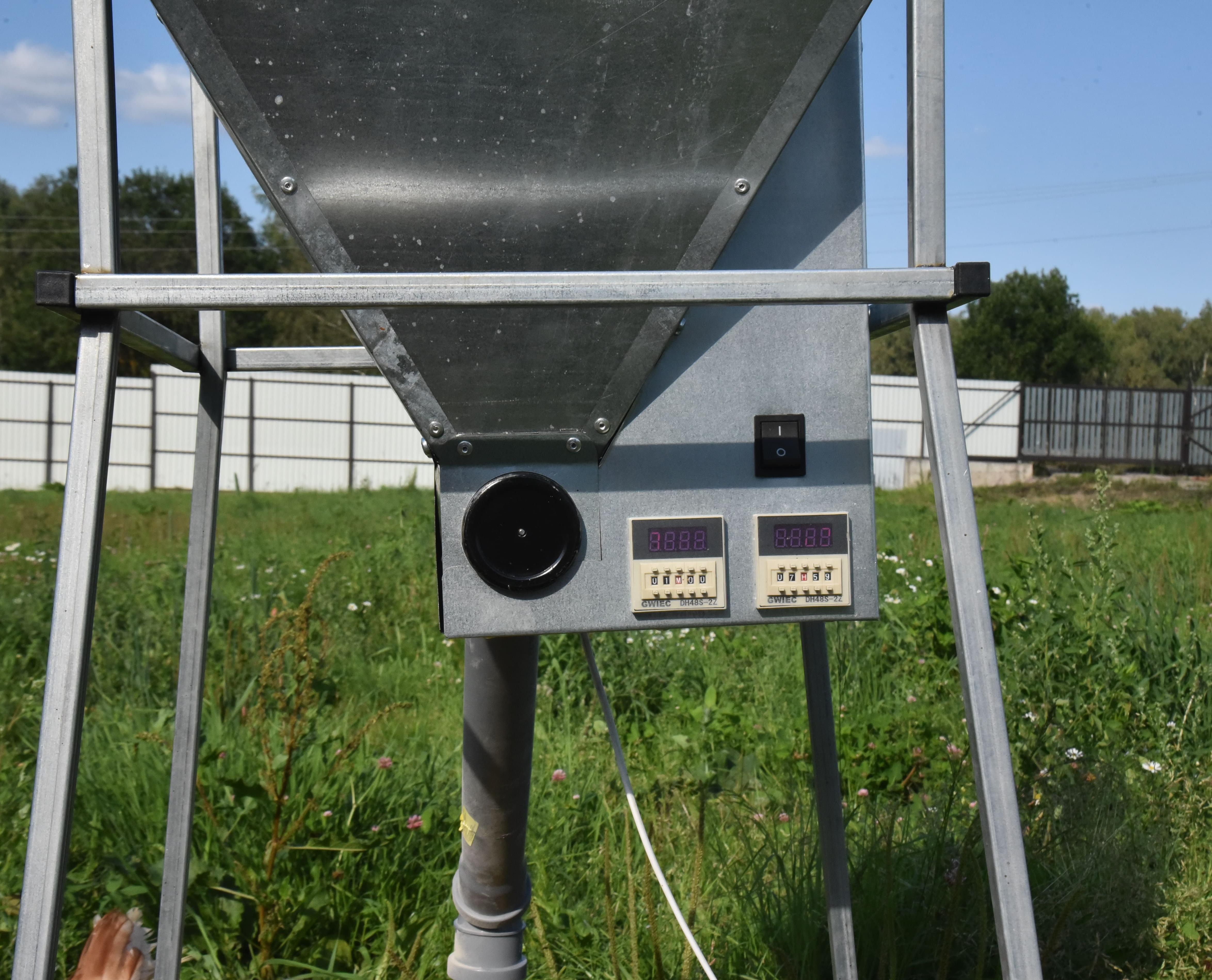 Бункер кормовой автоматический "Дозатор 45". Фото 12