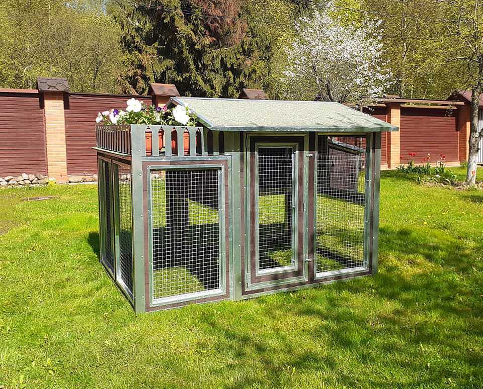 Утепленный отапливаемый уличный курятник с выгулом "Цветочная мечта". Фото 2