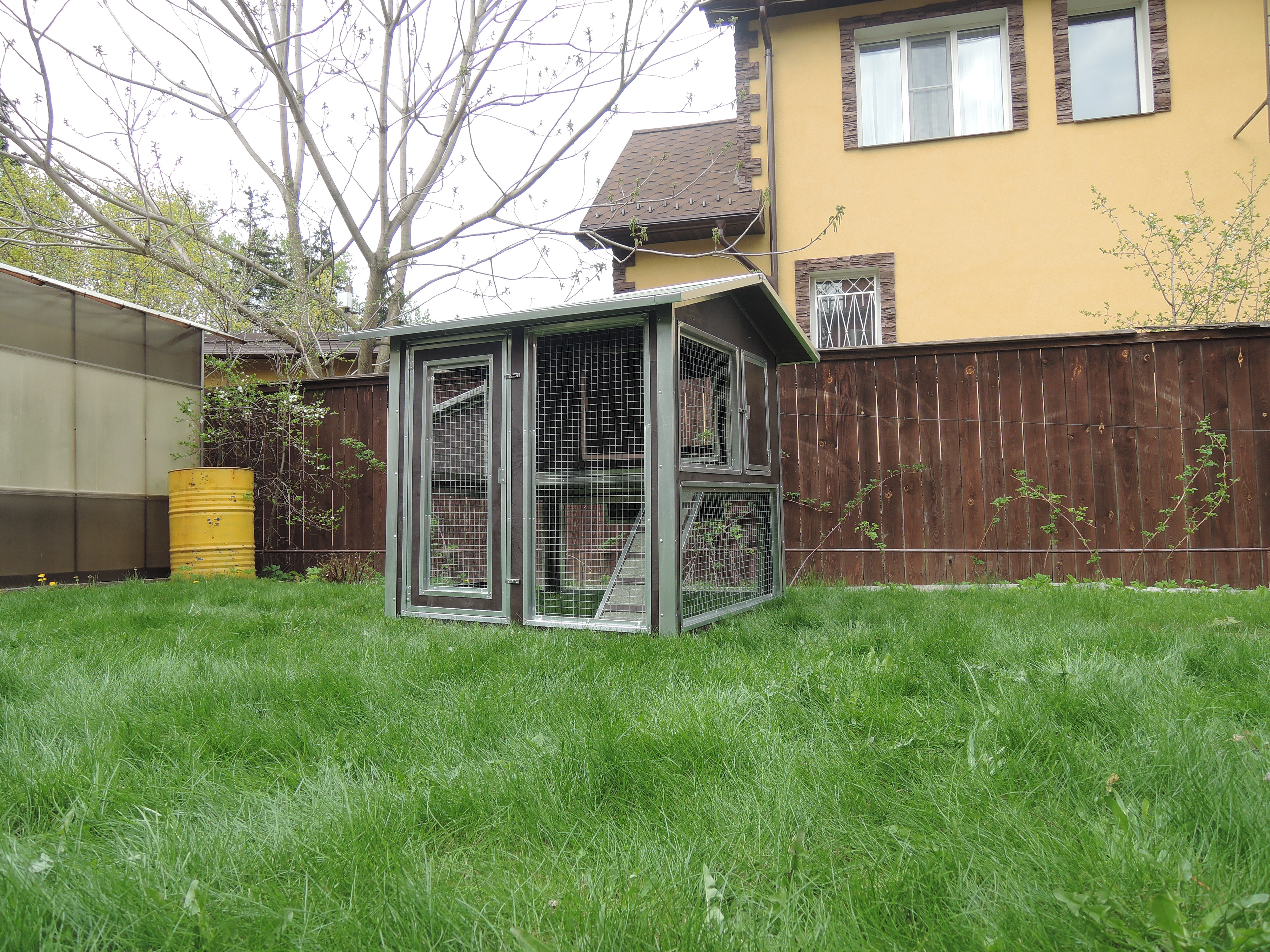 Утепленный отапливаемый уличный курятник с выгулом и гнездом "Зимняя Мечта" на 8-10 кур. Фото 20