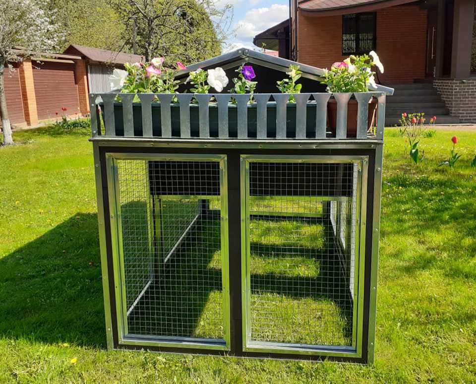 Утепленный отапливаемый уличный курятник с выгулом "Цветочная мечта". Фото 3