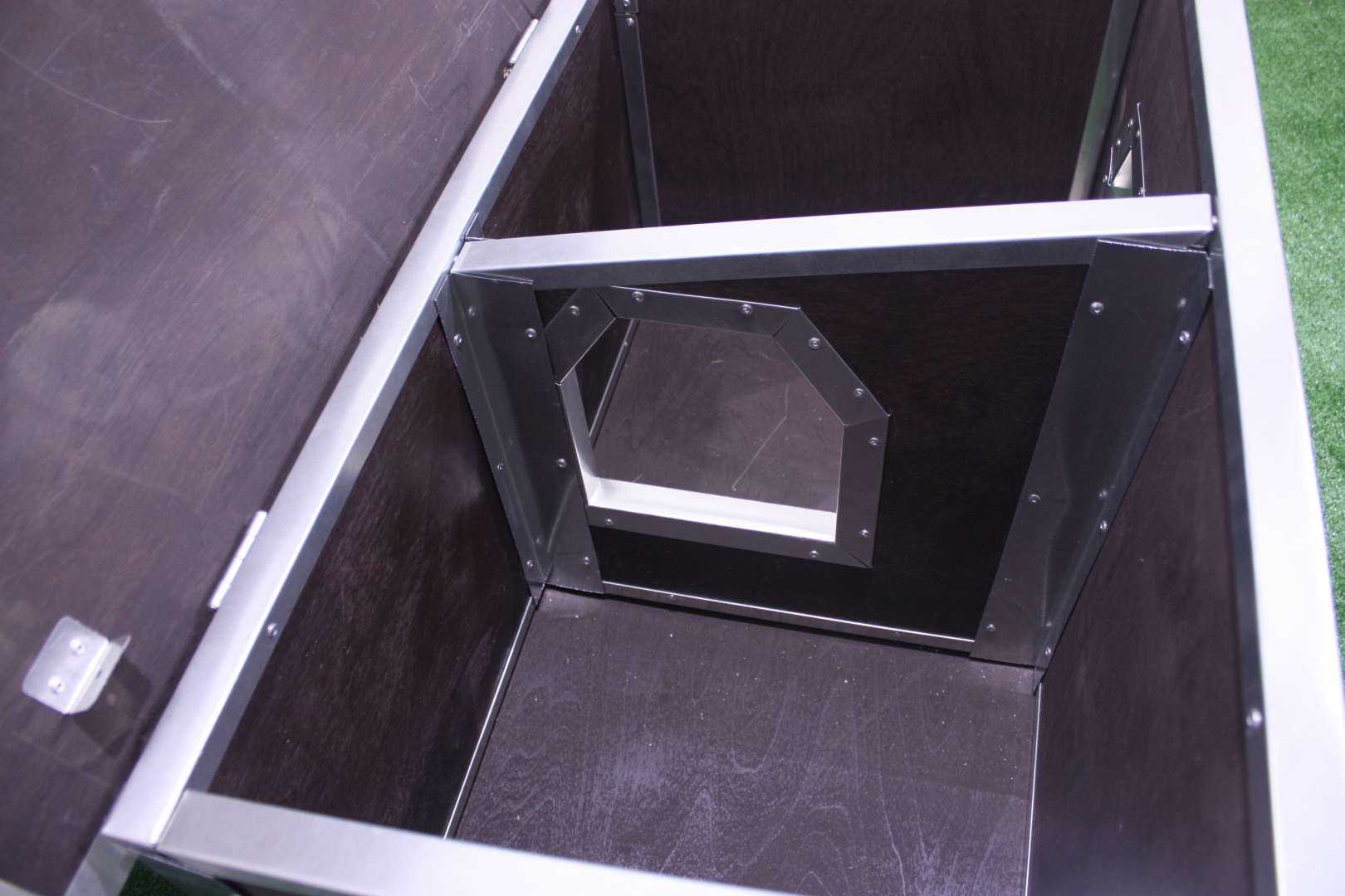 Будка для собак утепленная с внутренней перегородкой. Фото 5