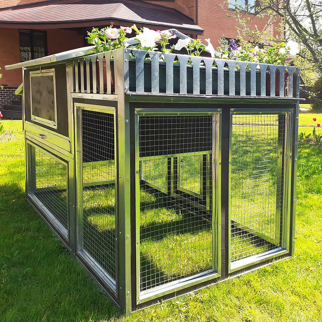 Утепленный отапливаемый уличный курятник с выгулом "Цветочная мечта". Фото 1